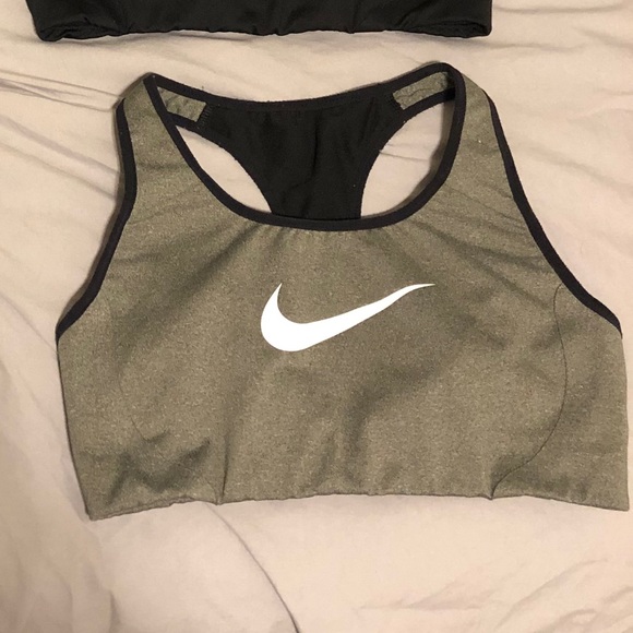 Size Small Nike Women’s Sports Bra - Picture 2 of 3